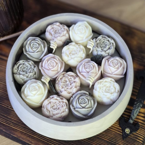 Svece peonija ar saldās kajijas aromātu