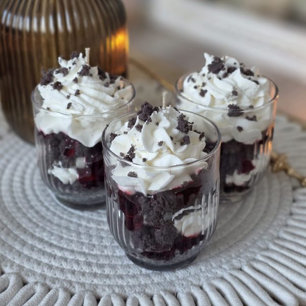 Rupjmaizes kārtojums – Latviešu desertu iedvesmota svece